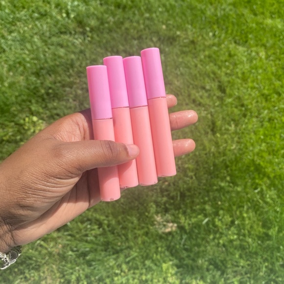 Lip gloss - Picture 9 of 10